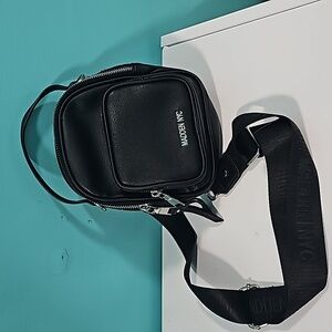 Steve Madden Crossbody adjustable. Black with wallet. NWOT.